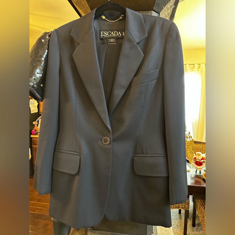 Women’s Escada 2 Piece Pant Suit. Size 36. Made in Germany .